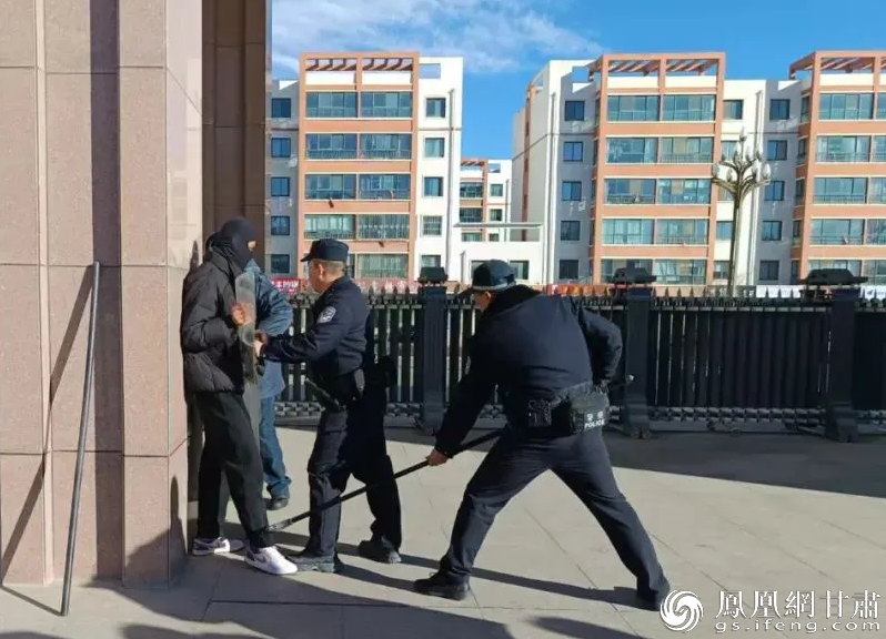 甘肃省金昌市永昌县开展校园反恐防暴应急演练　永昌县融媒体中心供图