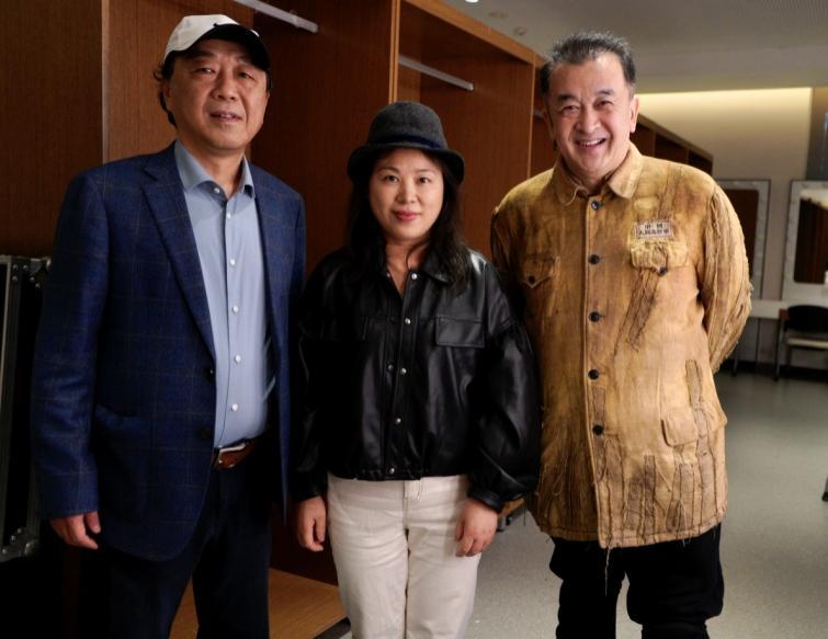 我们夫妇在南京与演员黄宏 (2023年摄)