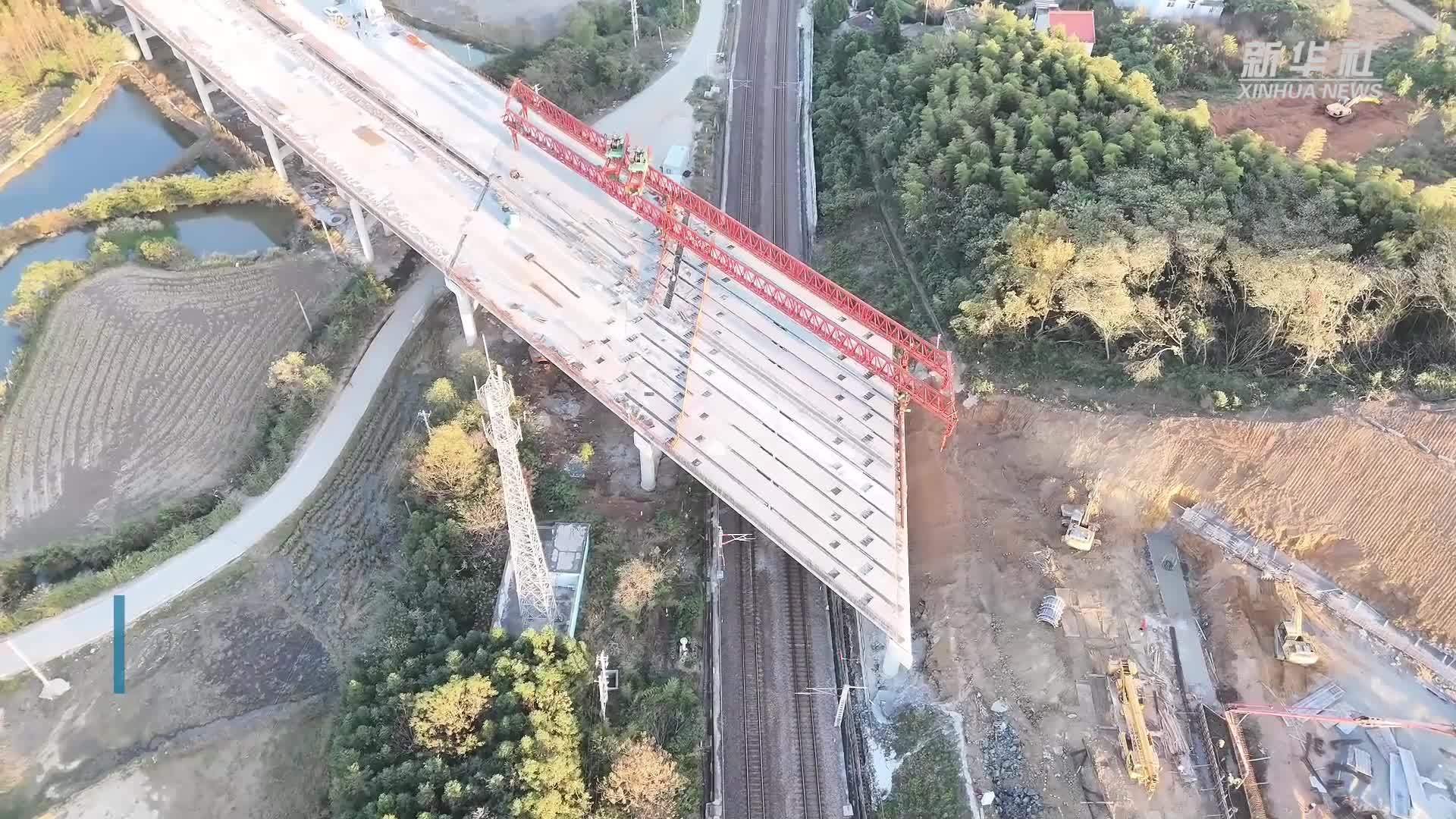 沪渝高速改扩建工程跨宣杭铁路桥完成施工