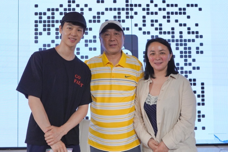 在南京采访《浮士德》制作人雷婷、演员尹昉 (2023年摄)