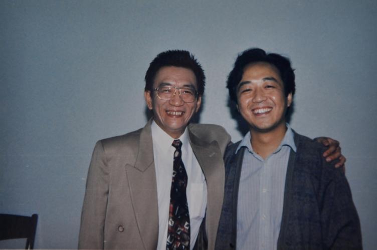 在南京采访演员侯耀华 (1996年摄)