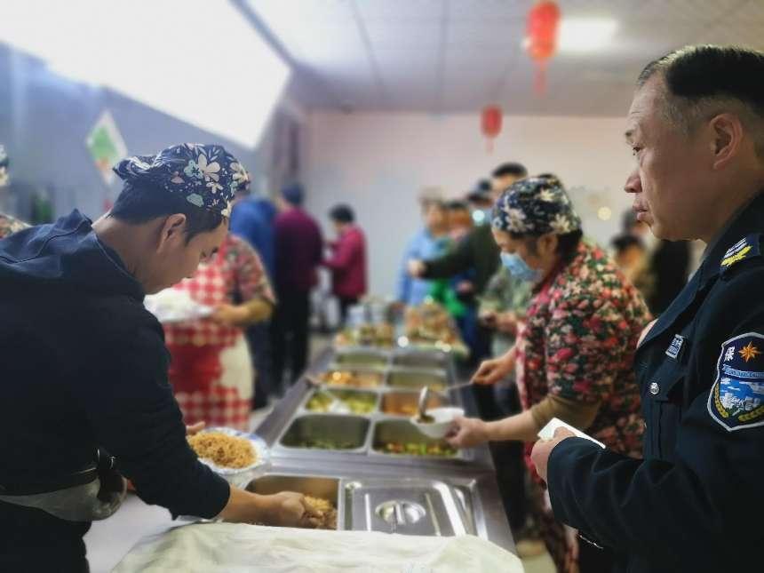 开办社区大食堂满足老人多样需求