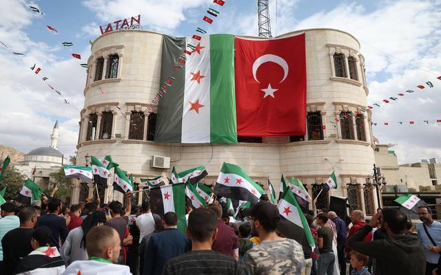 2022年10月21日,阿勒颇省北部边境城镇阿扎兹,当地人抗议“沙姆解放组织”。