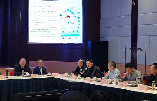 庐阳城资业务支持部负责人熊玮作交流发言