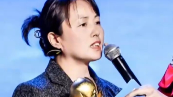 小学文化的农民女作家拿了山花奖，曾被丈夫嘲讽“能拿奖就手心煎鱼”