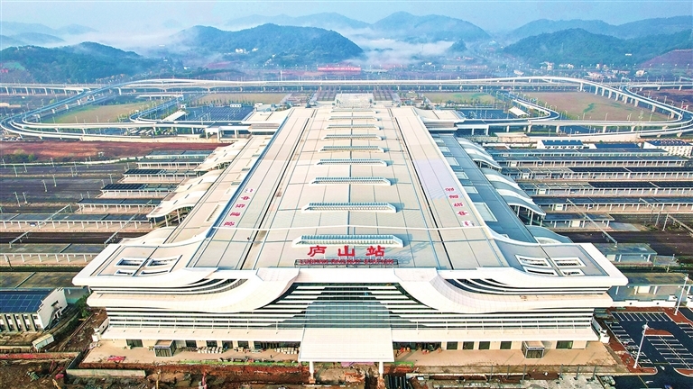 安九铁路全线最大站房庐山站整体亮相（图）