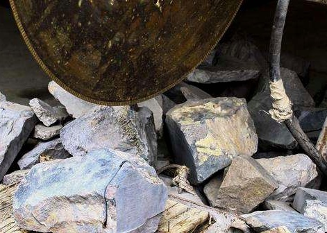 雪线搜寻原料三十道工序　两千年前贡品让人"玉"罢不能