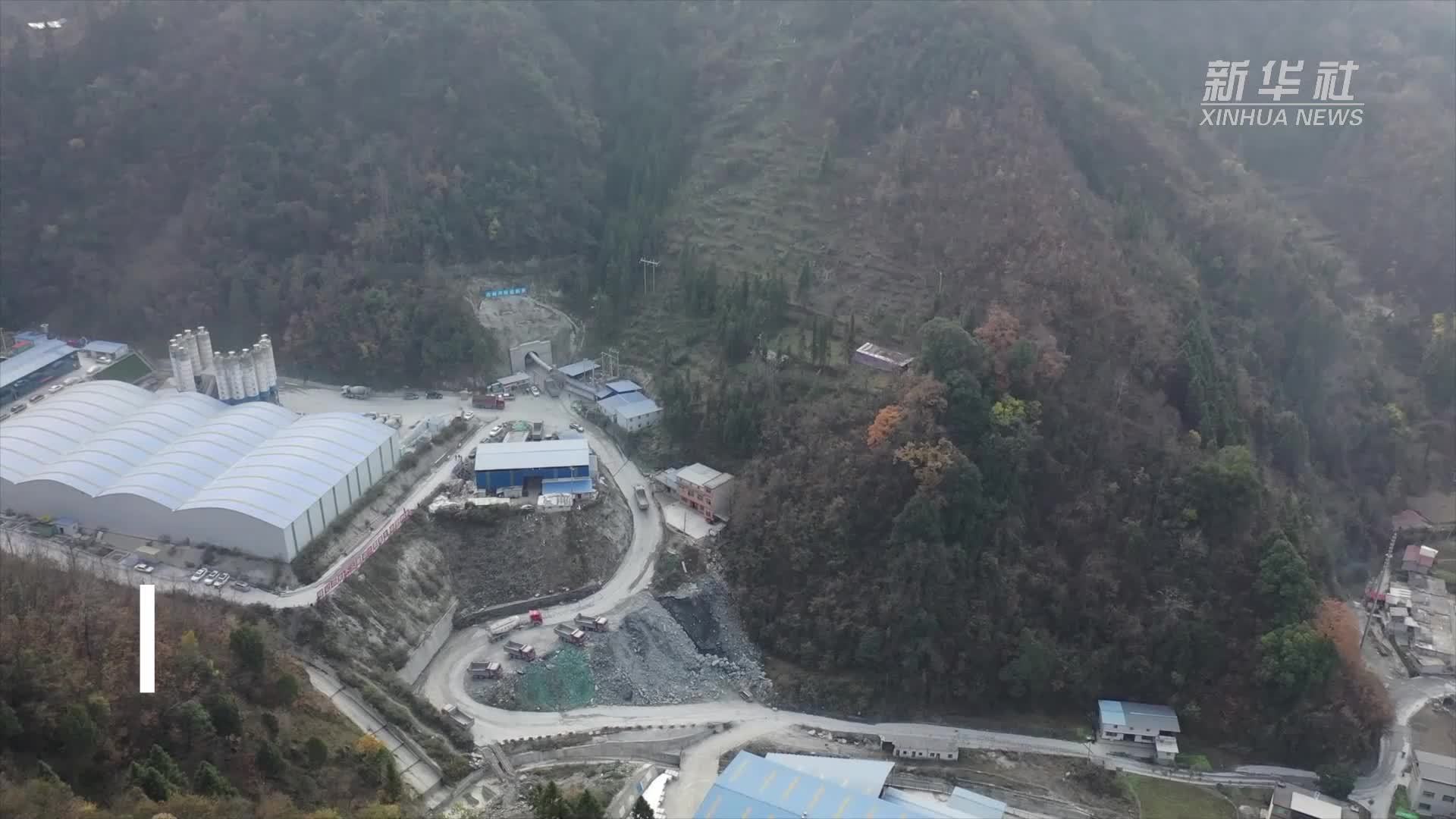 西康高铁贯通首条万米隧道