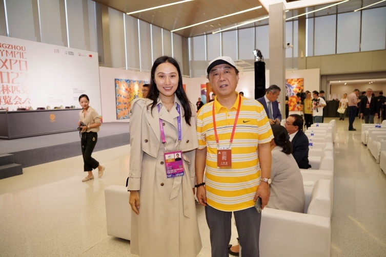 在杭州亚运会采访奥运冠军、国际奥委会委员张虹 (2023年摄)