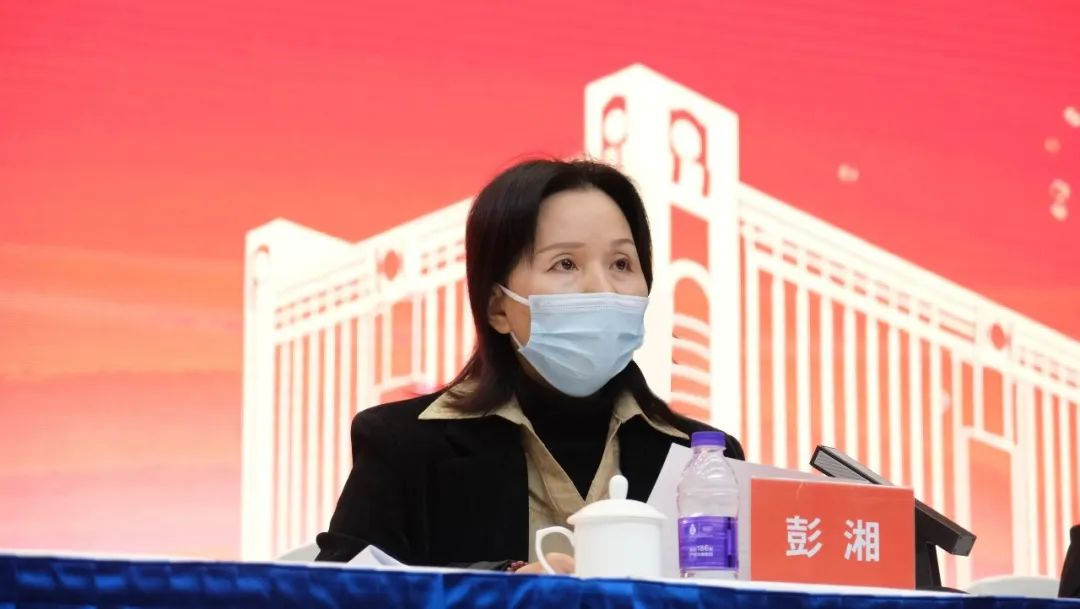 ▲万家丽集团副总经理彭湘女士致欢迎词