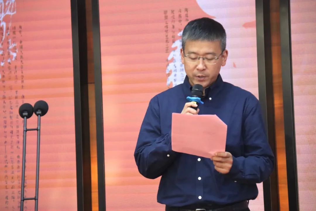主持人吴世宁