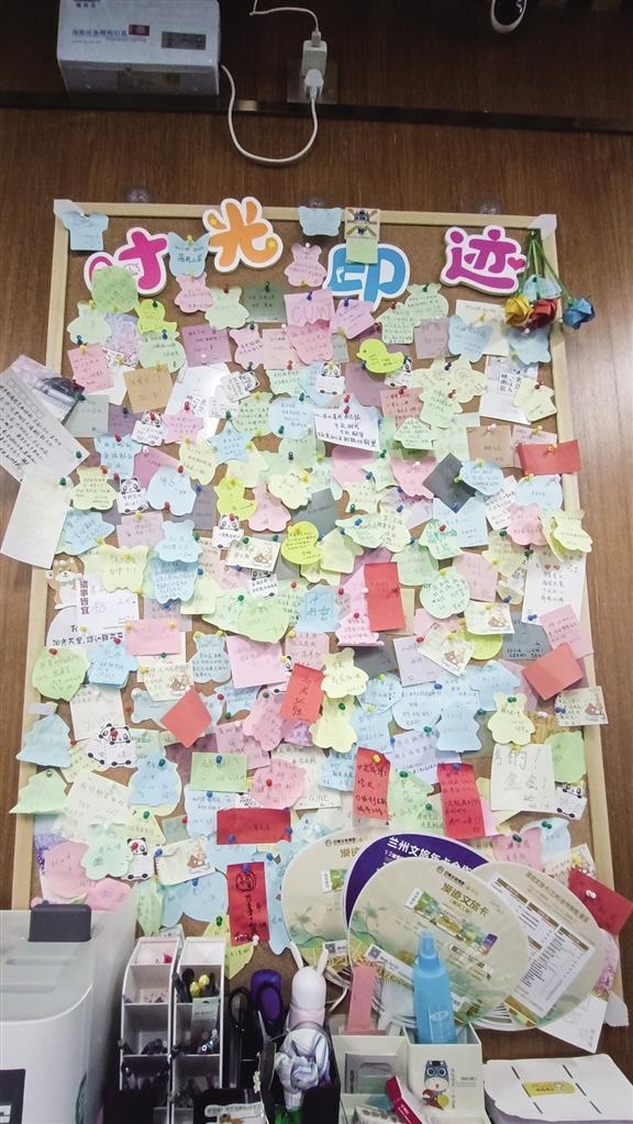 自习室里的心愿墙