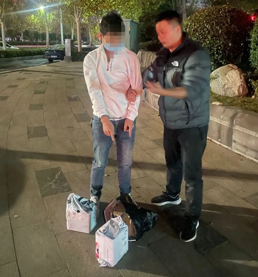 ▲嫌疑人被警方抓获