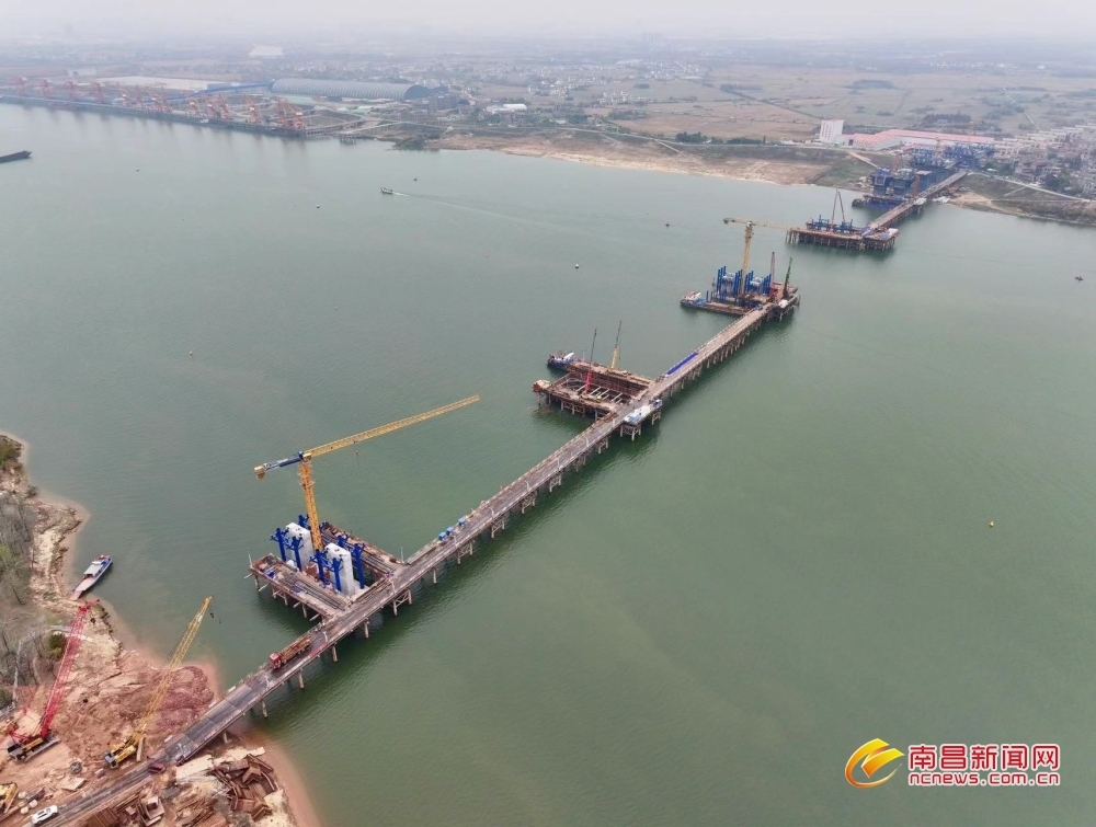 南昌昌南大桥建设忙（图）