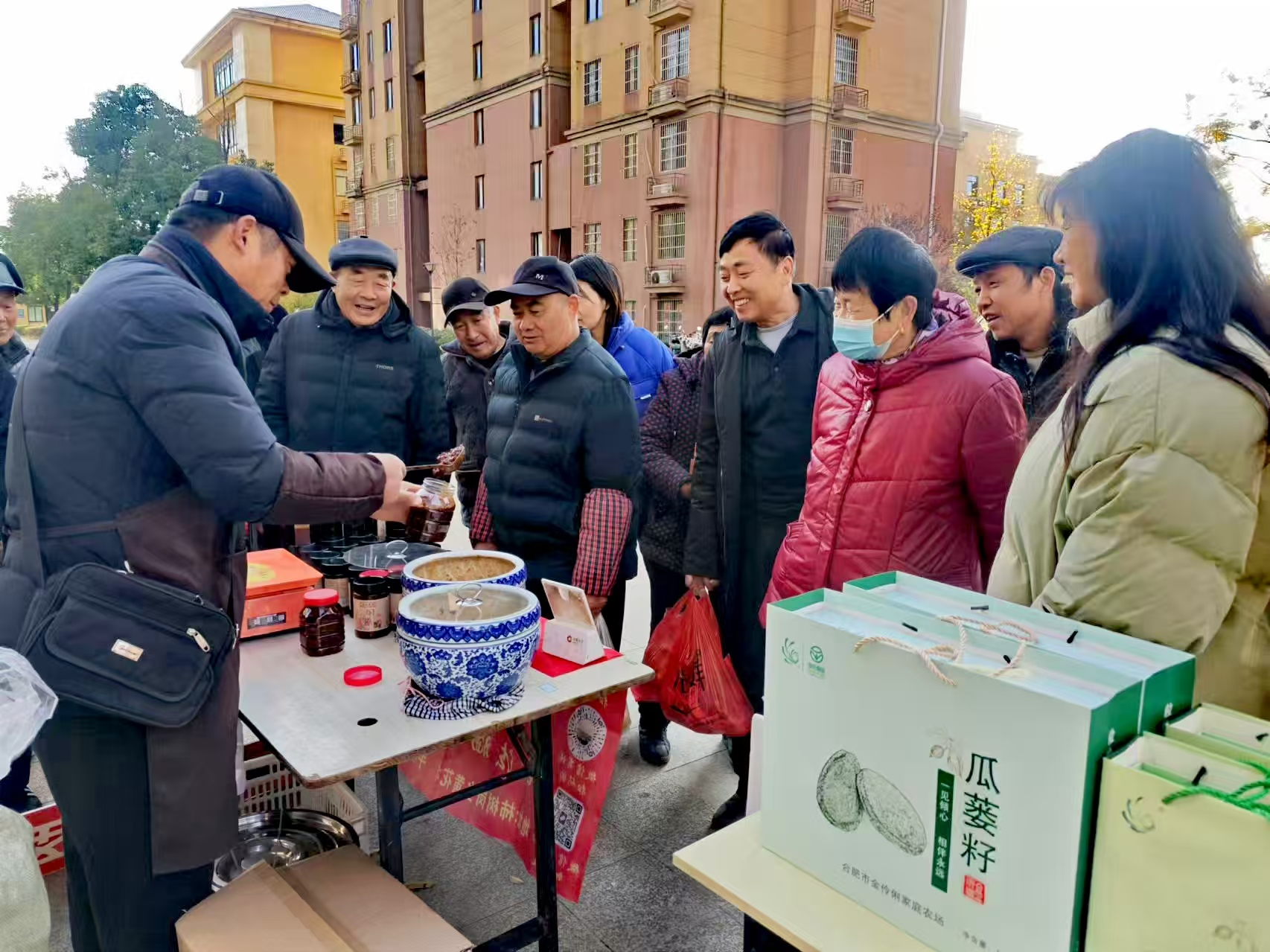 肥西县高店镇：琳琅满目 农产品展销“热”