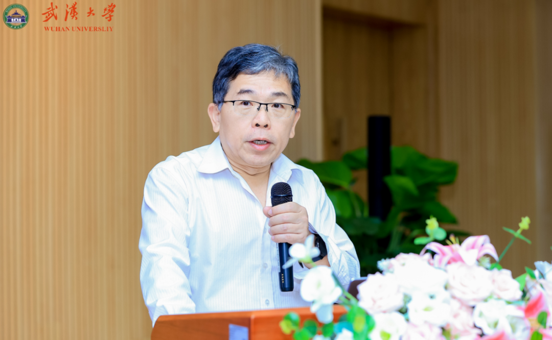 图为：黄晓明主席发表就职演讲