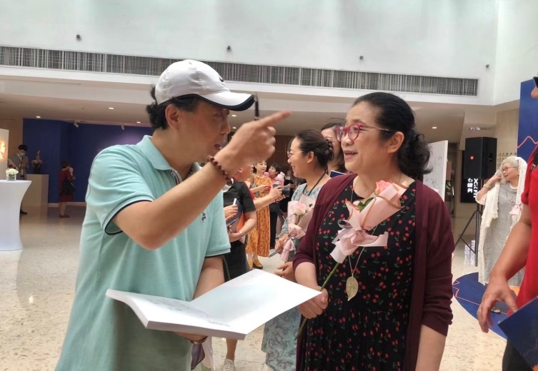 在南京采访中国书协主席孙晓云 (2021年摄)