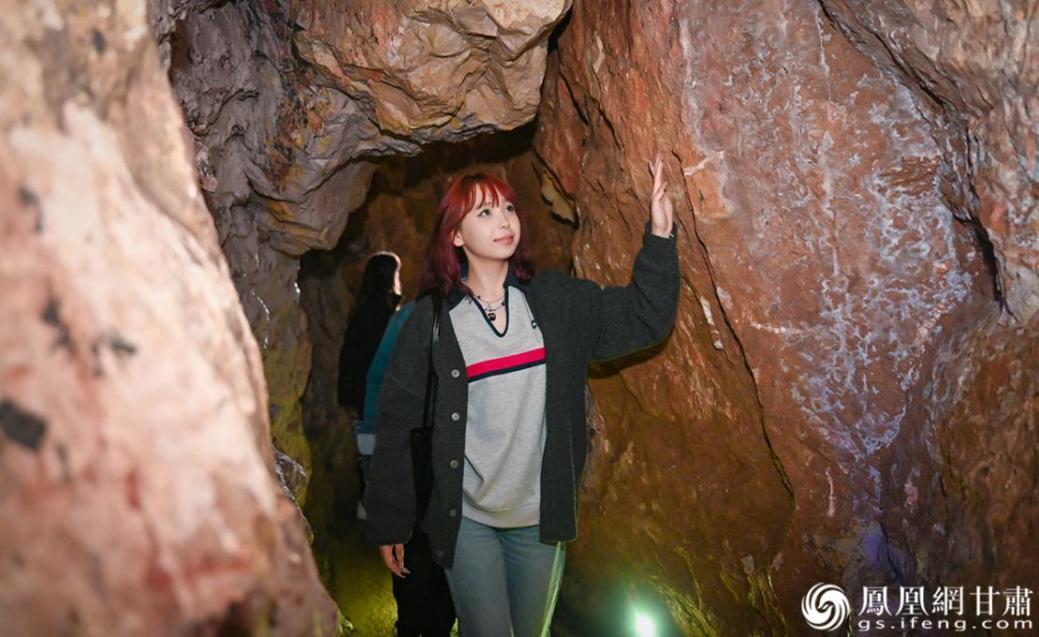 万象洞中曲径通幽，别有洞天。