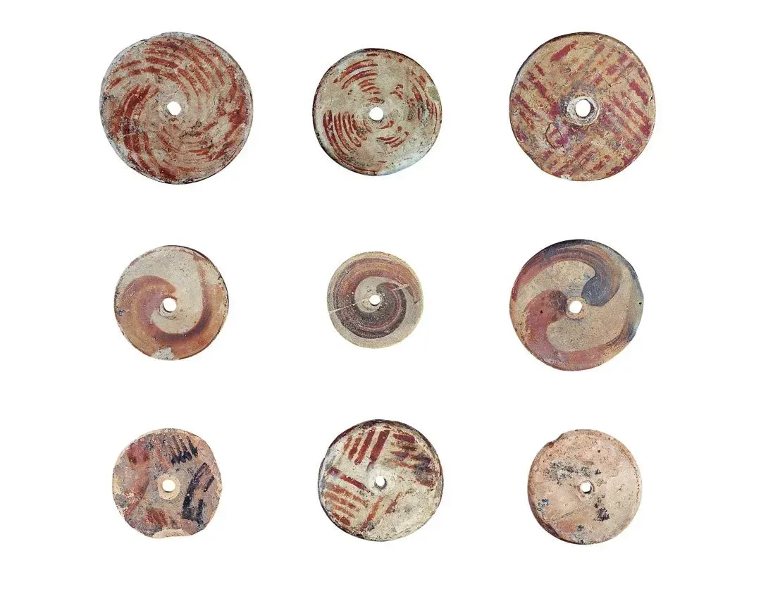 图/屈家岭文化彩陶纺轮