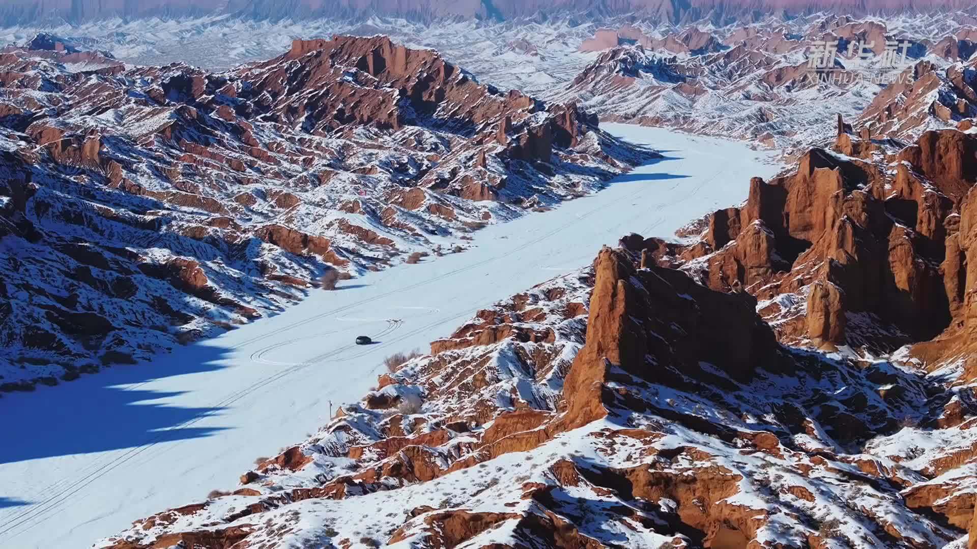 新疆克孜利亚峡谷：银装素裹映红崖