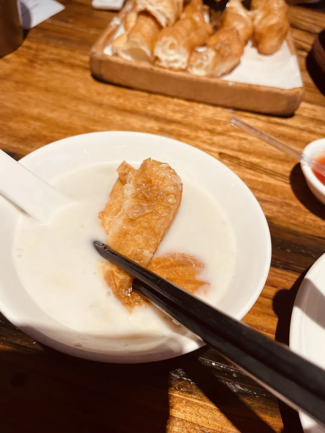 白日焰火绽放，这座城市被世人所看见
