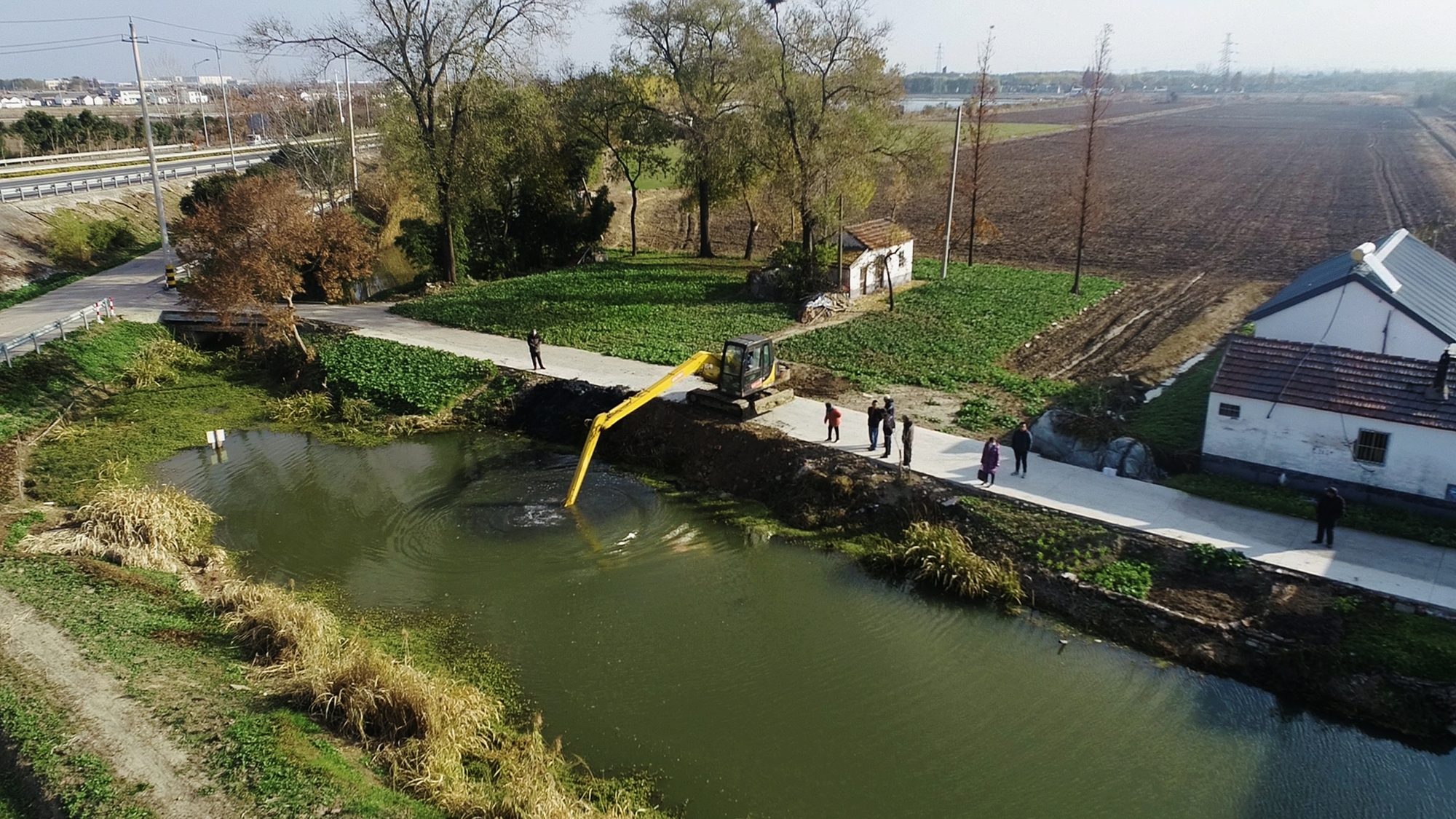 盐都区龙冈镇三旺村:河道清淤焕新颜,乡村振兴正当时