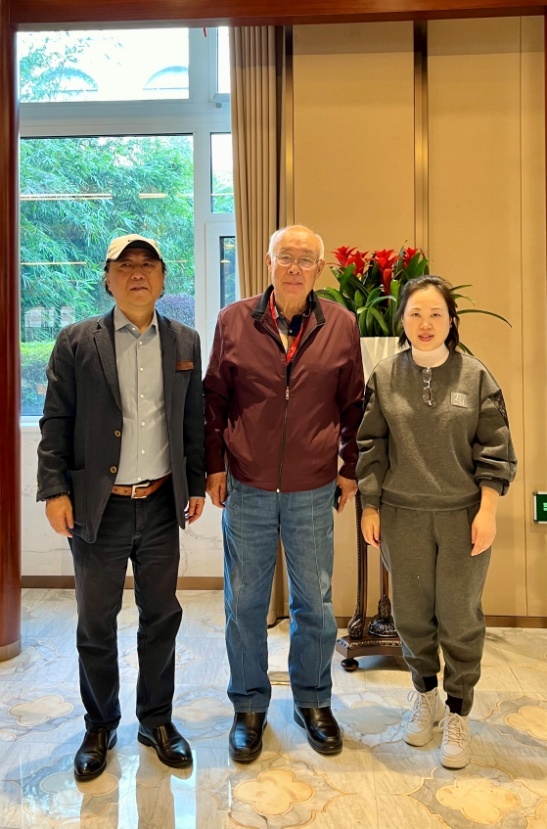 我们夫妇在南京与演员许还山 (2023年摄)