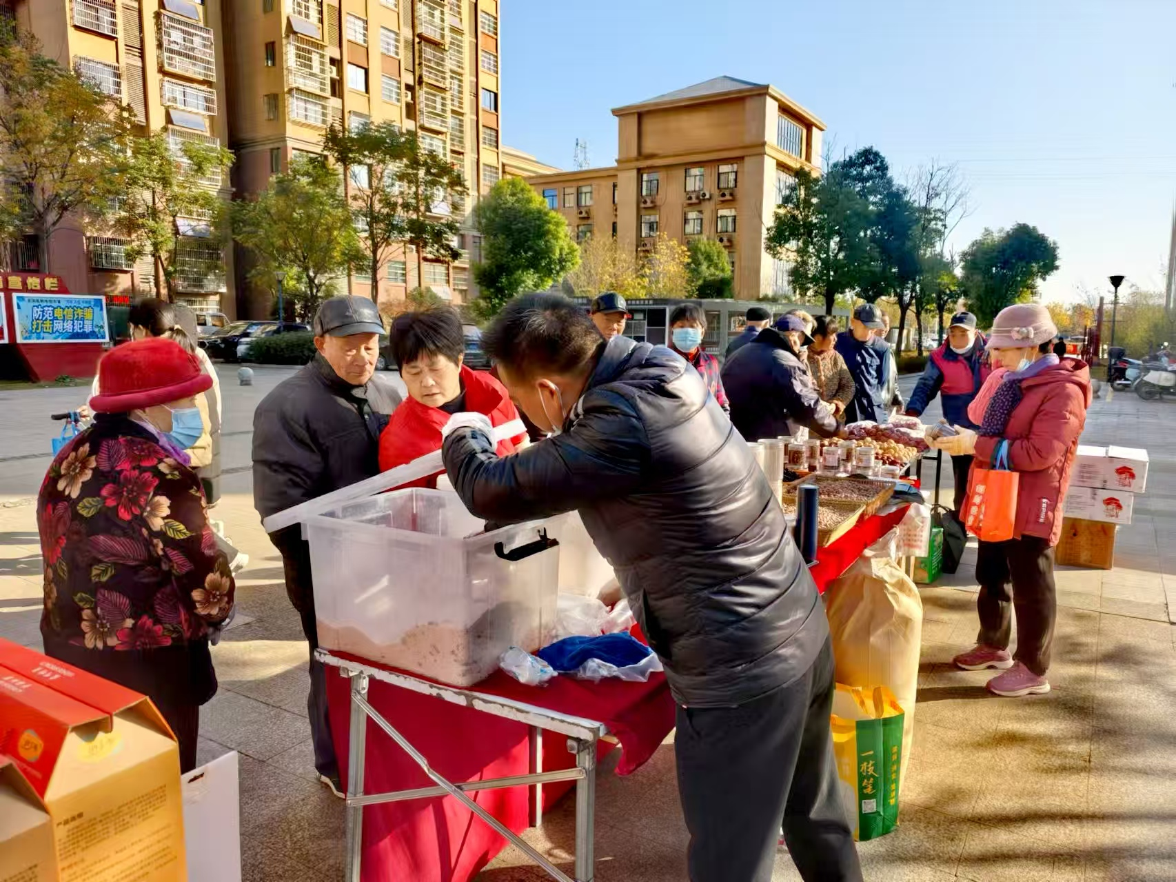 肥西县高店镇：琳琅满目 农产品展销“热”