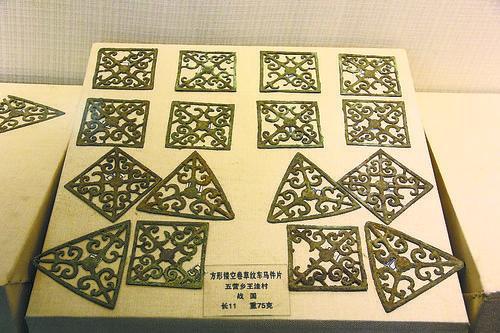 王家洼战国墓马车饰片(现藏秦安县博物馆)