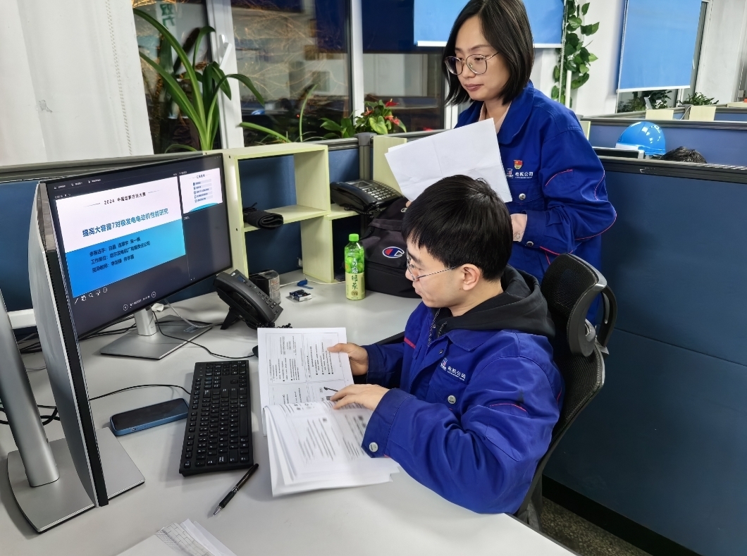 创新团队在研讨