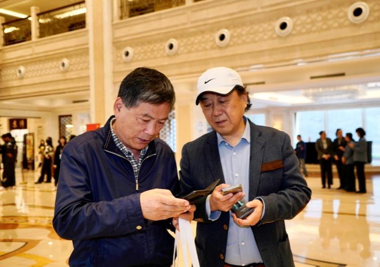 在南京采访演员黄小雷 (2023年摄)