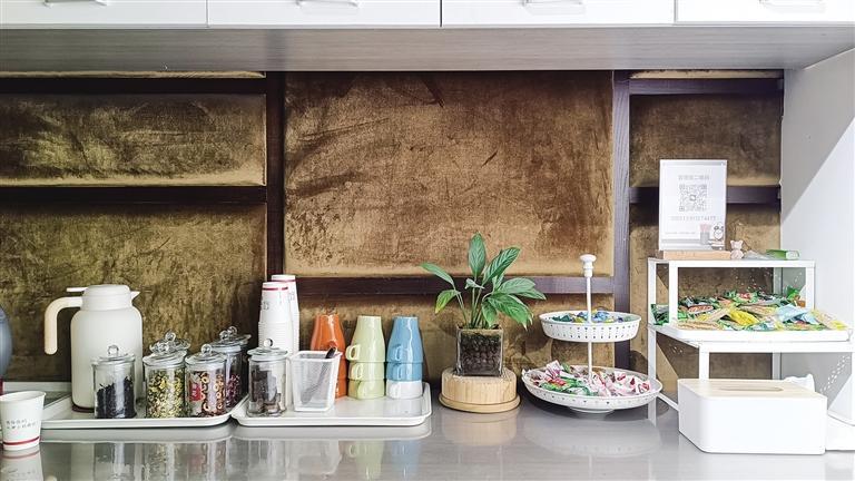 免费的咖啡、茶饮等