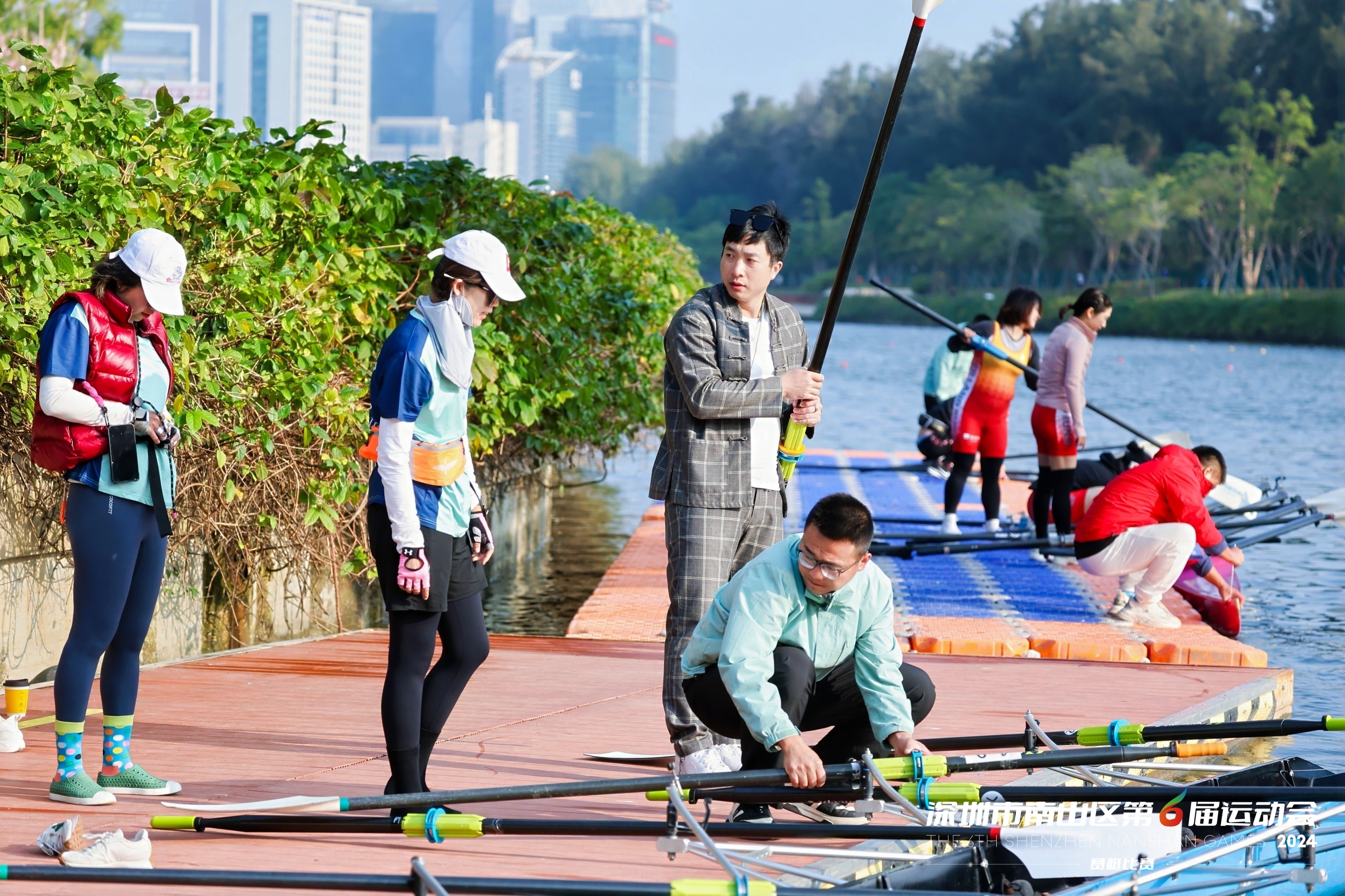 第六届运动会成人组赛艇赛在南山上演 演绎水上 “速度与激情”