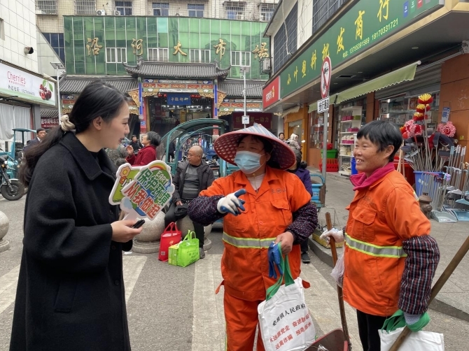 玉山三清山村鎮(zhèn)銀行：“手”護(hù)城市溫度，致敬城市美容師