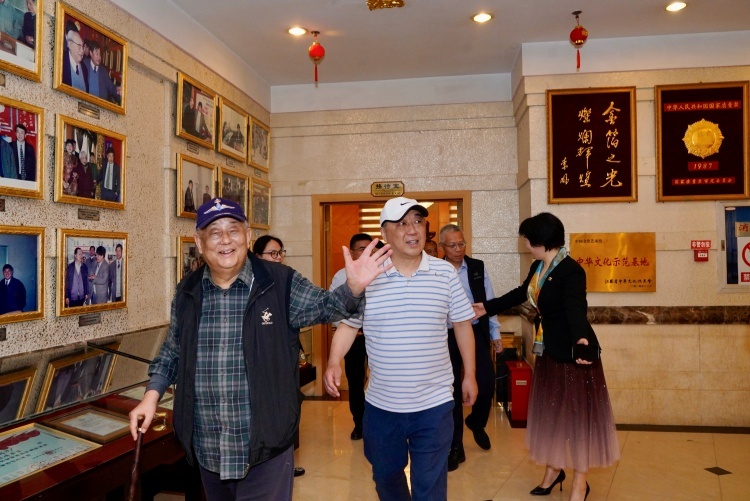 在南京采访全箔集团原董事局主席江宝全 (2023年摄)