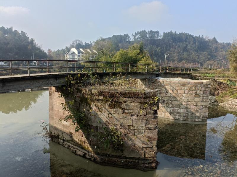 安徽休宁榆村乡：修旧如旧 让老石桥还原本色