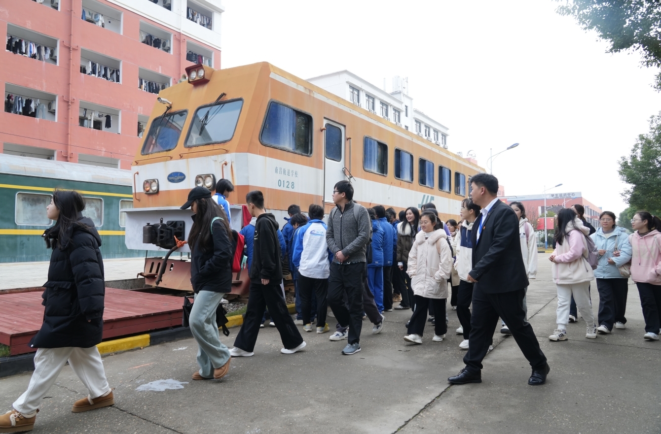 南昌师范学院见习活动在南昌向远轨道技术学校圆满举行