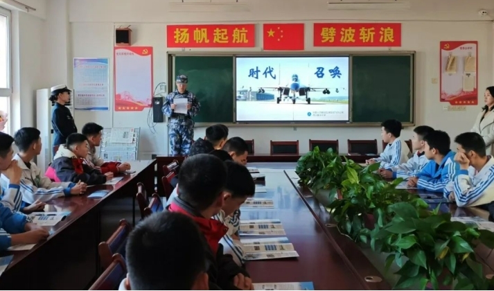 宁晋县曹伍疃中学被河北省海军青少年航空学校授予“优秀生源基地”