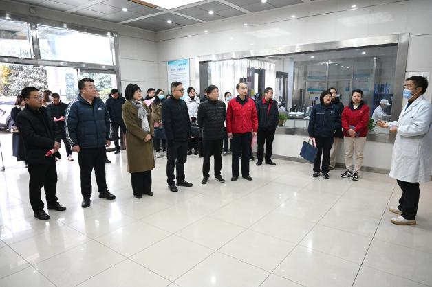 与会代表实地观摩陕西长美科技有限责任公司。