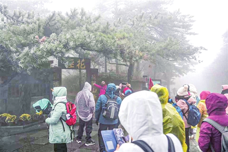 九江：庐山今冬首雪 再现南国冬韵（图）