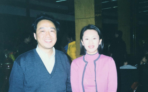 在央视采访主持人池艺璇 (2000年摄)