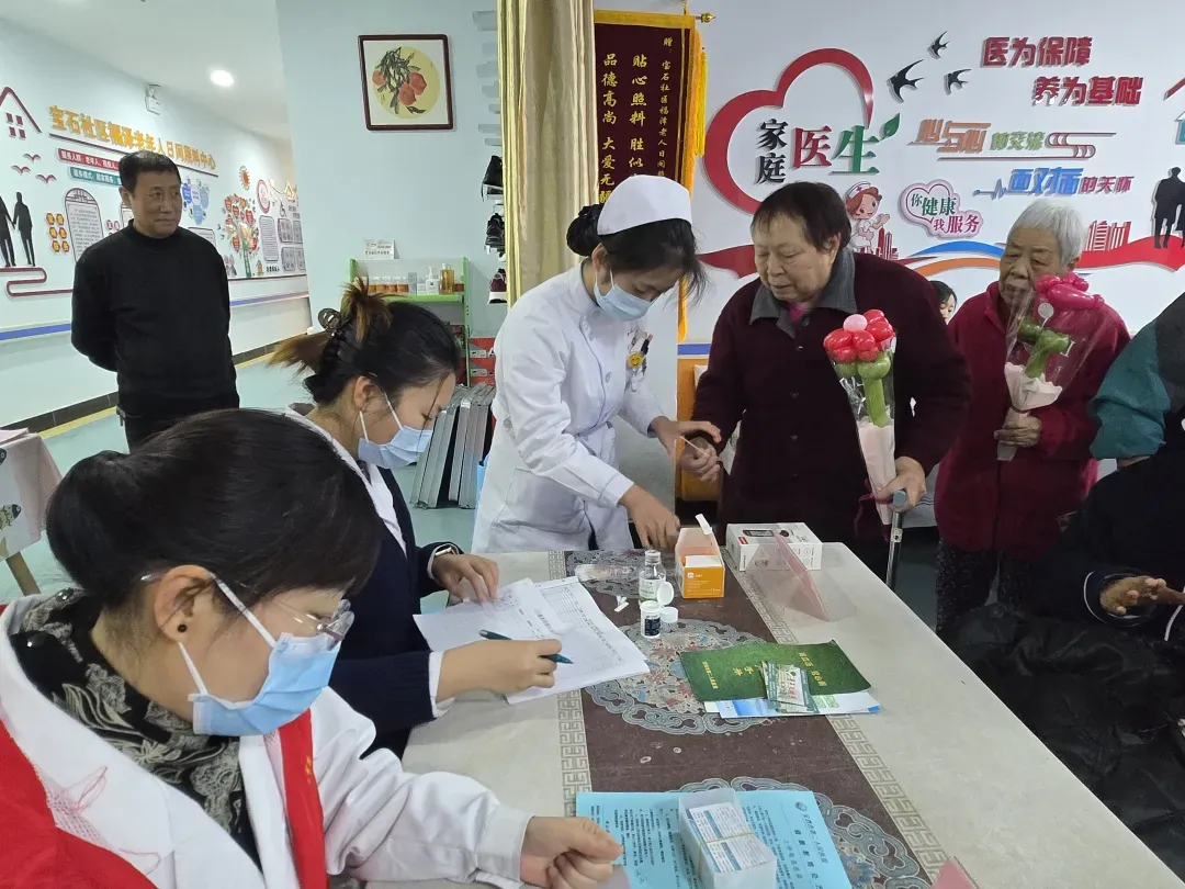 开展健康义诊进社区活动
