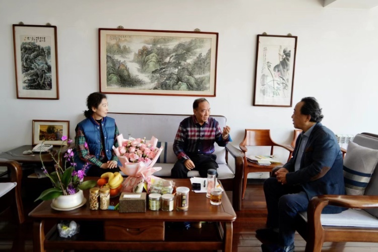 在南京看望作曲家陶思耀、张涛夫妇 (2023年摄)