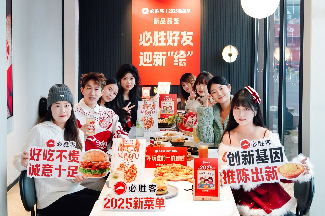 必胜好友走进餐厅,参与新品品鉴活动