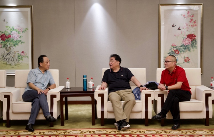 在南京采访中国曲协原主席姜昆。右为倪明 (2022年摄)