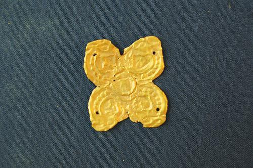 四瓣花金箔饰片(现藏秦安县博物馆)