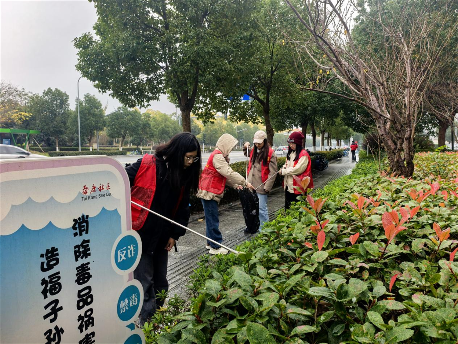 “绿”动网格，“红马甲”助力社区文明梦