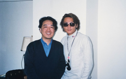 在香港采访演员关礼杰 (2000年摄)