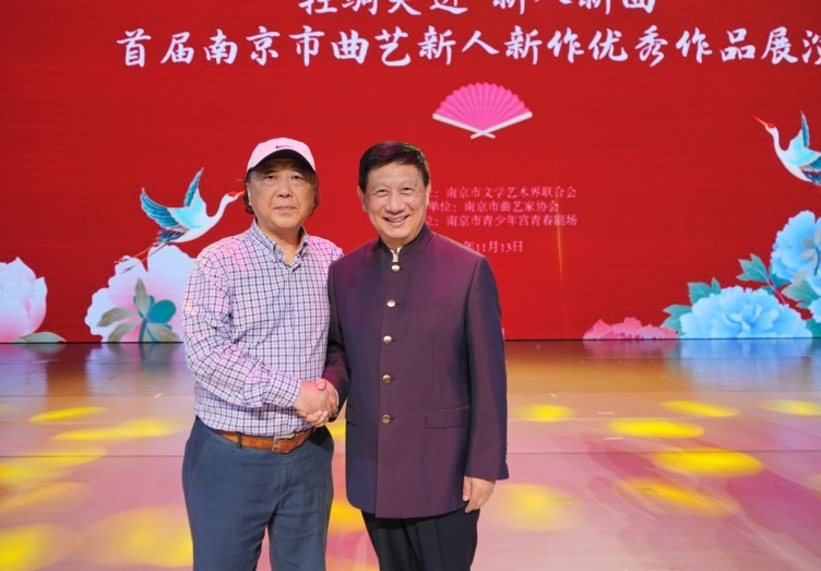 在南京与演员陈峰宁 (2024年摄)