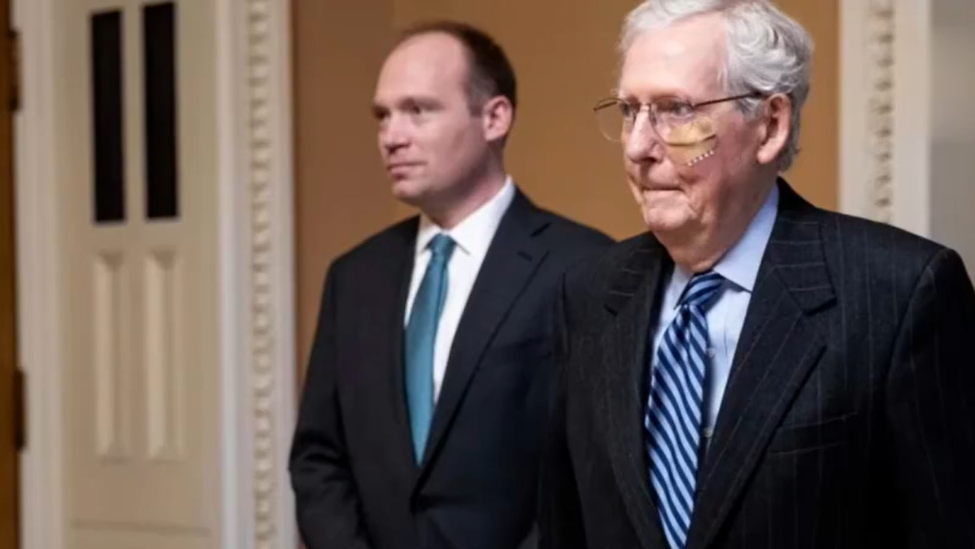 美参院共和党领袖麦康奈尔又摔了！美国“老人政治”何时是尽头？